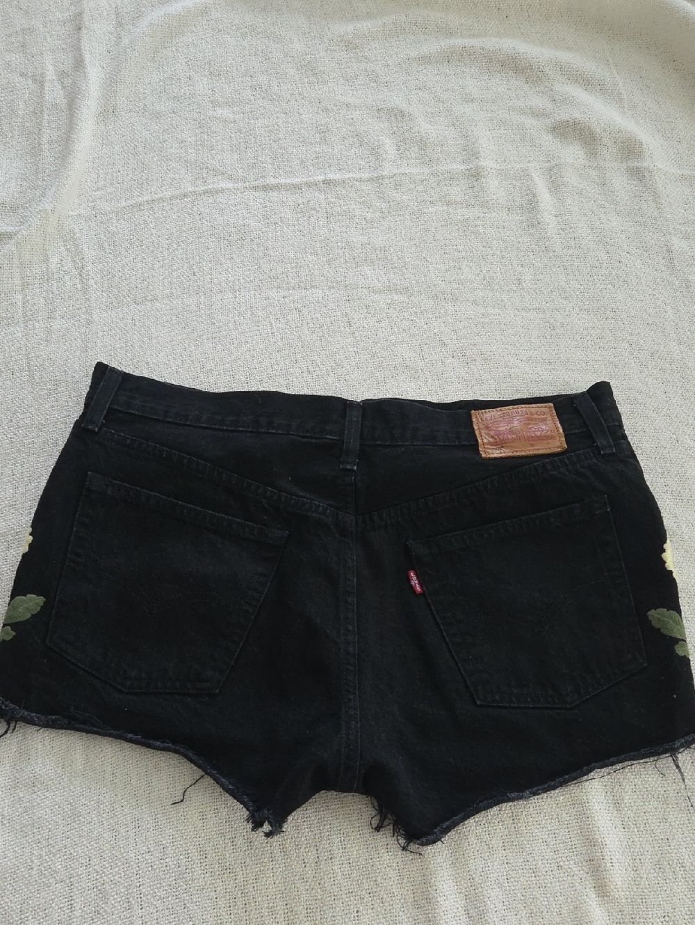 Levi's Black Denim Shorts with Floral Embroidery Size 29 - Picture 7 of 8